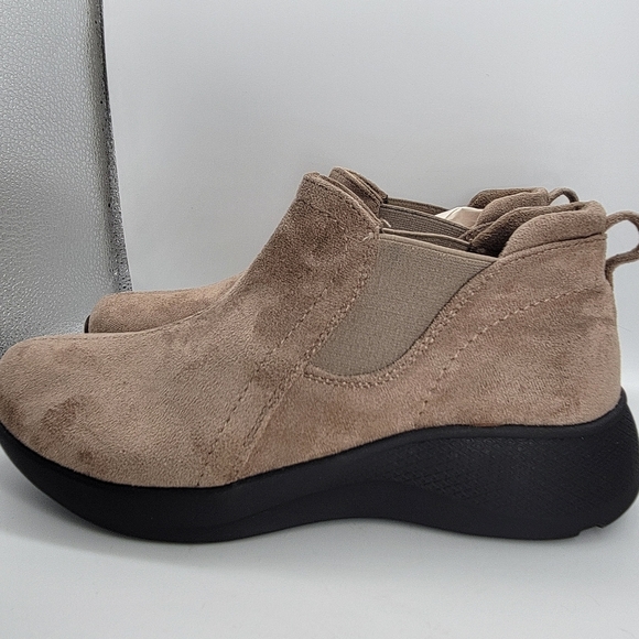 NWOB Earth Origins Dayana Casual Booties Women’s. Size 8M Faux Suede Round Toe - Picture 8 of 11